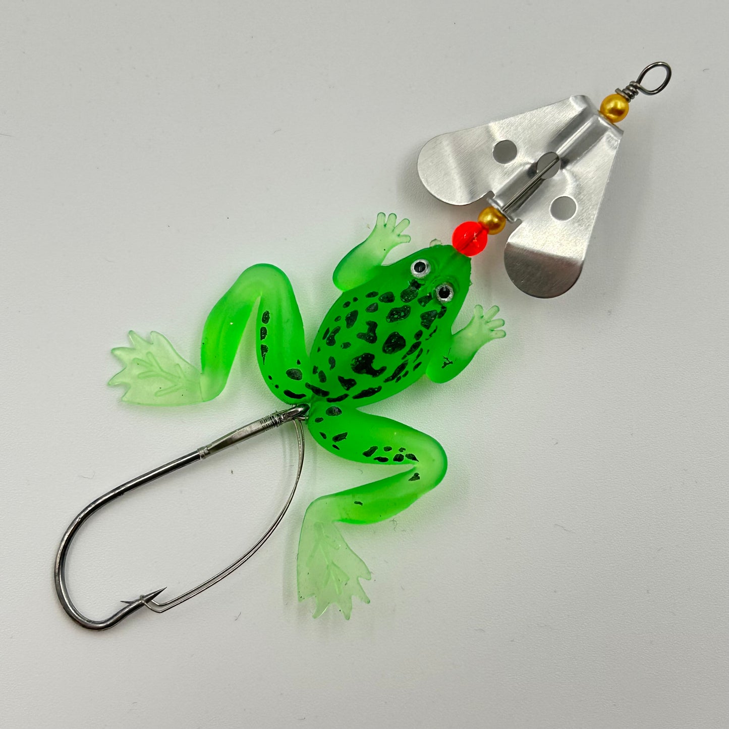 Macho Fishing Spinner Frosch Wobbler / Kunstköder mit Haken Krautschutz grün